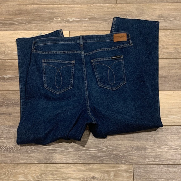 PR: Distressed Calvin Klein High Rise Straight Jeans With Raw Hem Dark - Picture 10 of 14